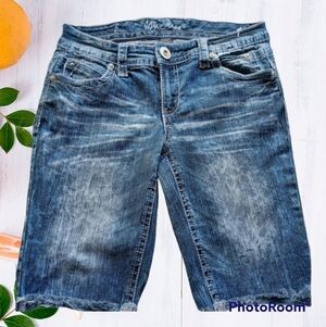 🎯🎯 SALE 🎯🎯 Ariya Med Wash Bermuda Shorts Jeans Sz 10